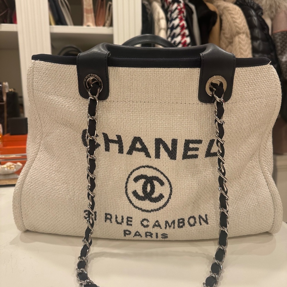 Chanel deauville medium size